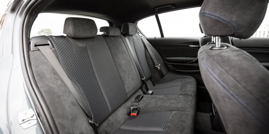 Интерьер BMW M140i Performance Edition (F20) 2017 года  (AU) (фото 3 из 25)